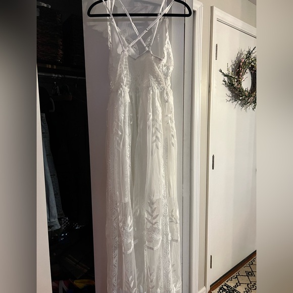 Elegant White Lace Maxi Dress - Picture 1 of 3